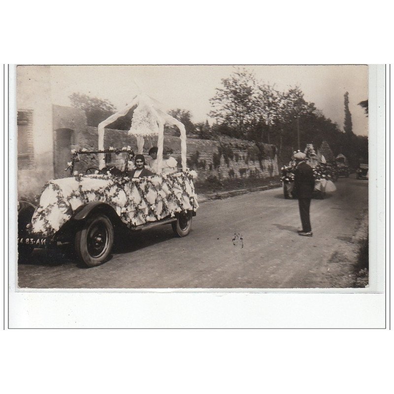 SAINT GERAND LE PUY : carte photo de la fête du Printemps et de la Kermesse vers 1930 - très bon état SAINT GERAND LE PUY : carte photo de la fête du Printemps et de la Kermesse vers 1930 - très bon état