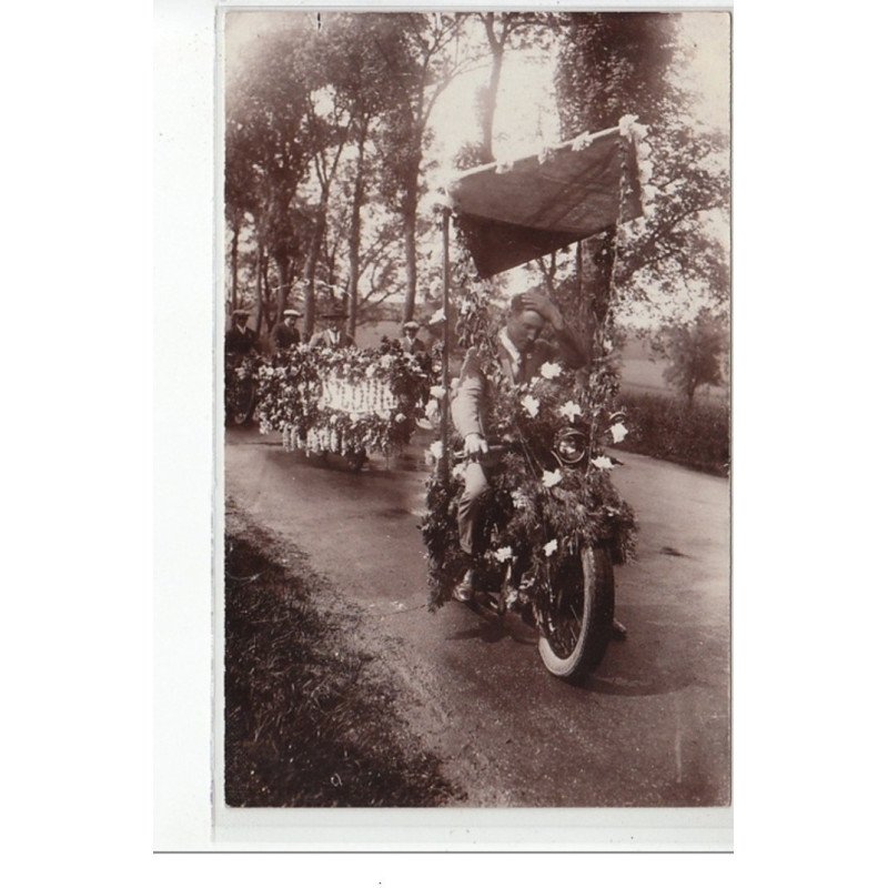 SAINT GERAND LE PUY : carte photo de la fête du Printemps et de la Kermesse vers 1930 - très bon état SAINT GERAND LE PUY : carte photo de la fête du Printemps et de la Kermesse vers 1930 - très bon état