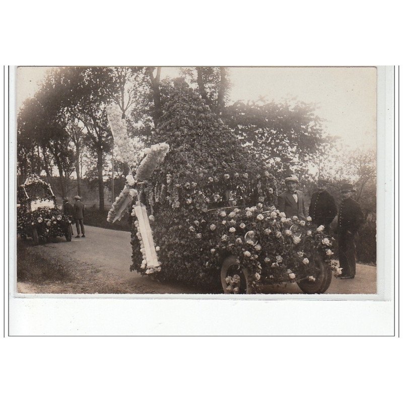 SAINT GERAND LE PUY : carte photo de la fête du Printemps et de la Kermesse vers 1930 - très bon état SAINT GERAND LE PUY : carte photo de la fête du Printemps et de la Kermesse vers 1930 - très bon état