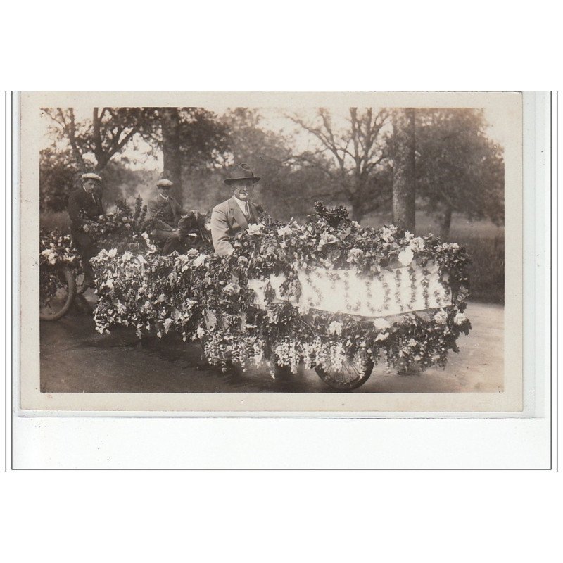 SAINT GERAND LE PUY : carte photo de la fête du Printemps et de la Kermesse vers 1930 - très bon état SAINT GERAND LE PUY : carte photo de la fête du Printemps et de la Kermesse vers 1930 - très bon état