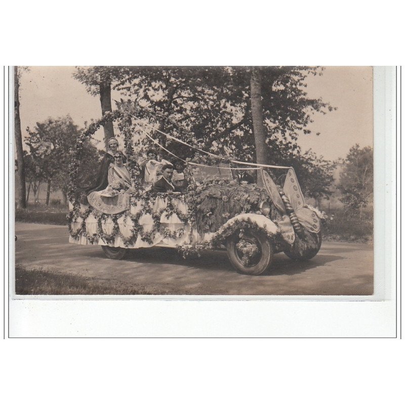 SAINT GERAND LE PUY : carte photo de la fête du Printemps et de la Kermesse vers 1930 - très bon état SAINT GERAND LE PUY : carte photo de la fête du Printemps et de la Kermesse vers 1930 - très bon état