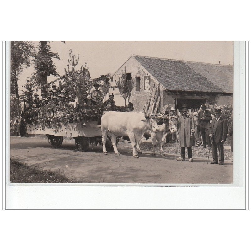 SAINT GERAND LE PUY : carte photo de la fête du Printemps et de la Kermesse vers 1930 - très bon état SAINT GERAND LE PUY : carte photo de la fête du Printemps et de la Kermesse vers 1930 - très bon état