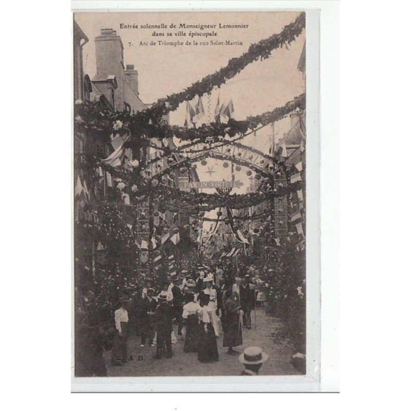 BAYEUX - Entrée solennelle de Mgr Lemonnier dans sa ville  - Arc de triomphe de la Rue Saint Martin - très bon état