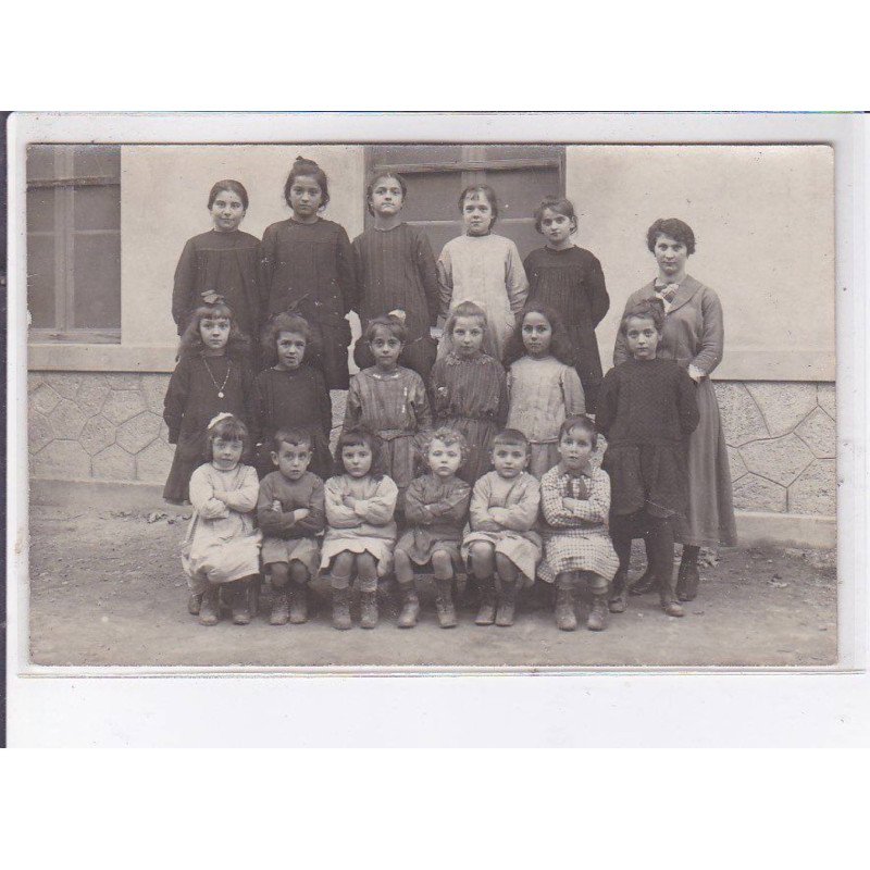 CHATEAURENARD(?): école - très bon état