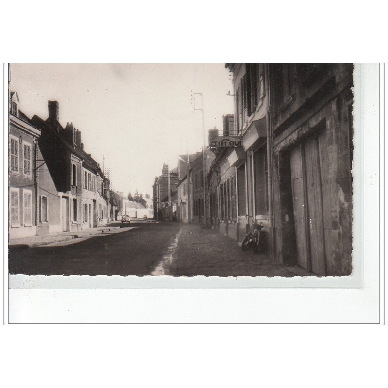 CREPY EN LAONNOIS - La rue Malézieux-Briquet - très bon état