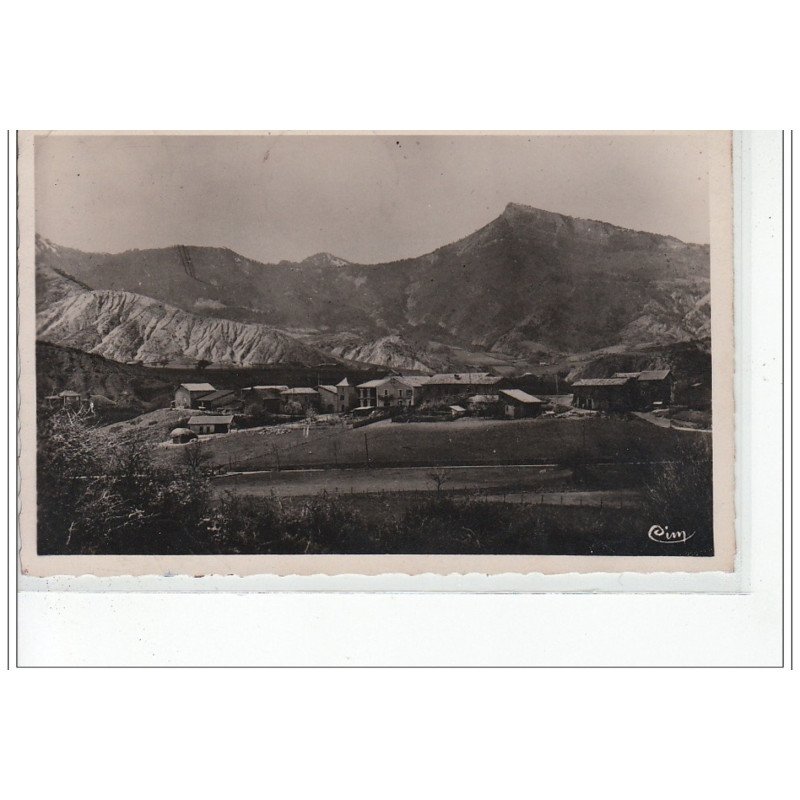 TURRIERS - Le Mouriès - au fond, la Montagne de Rochecline - très bon état