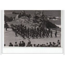 BIARRITZ : lot de 7 photos format cartes photos d'un défilé militaire vers 1945 - très bon état