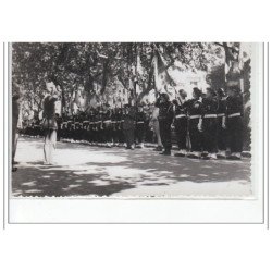 ANTIBES : lot de 8 photos format cartes photos d'un défilé militaire vers 1945 - très bon état