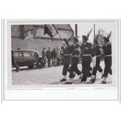 STRASBOURG : lot de 15 photos format cartes photos d'un défilé militaire vers 1945 - très bon état