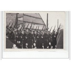 STRASBOURG : lot de 15 photos format cartes photos d'un défilé militaire vers 1945 - très bon état