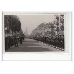 STRASBOURG : lot de 15 photos format cartes photos d'un défilé militaire vers 1945 - très bon état