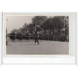 STRASBOURG : lot de 15 photos format cartes photos d'un défilé militaire vers 1945 - très bon état