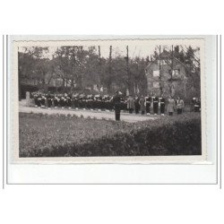 STRASBOURG : lot de 15 photos format cartes photos d'un défilé militaire vers 1945 - très bon état