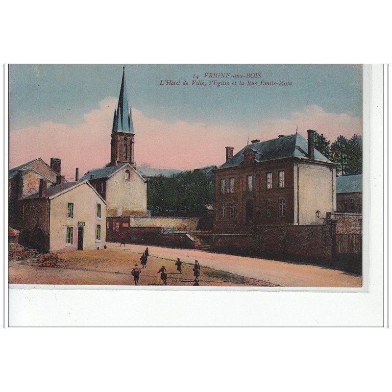 VRIGNE AUX BOIS - L'hôtel de ville et la rue Emile Zola - très bon état