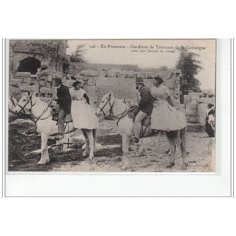 EN PROVENCE - Gardians de Taureaux de la Camargue avec leur fiancée en croupe - très bon état