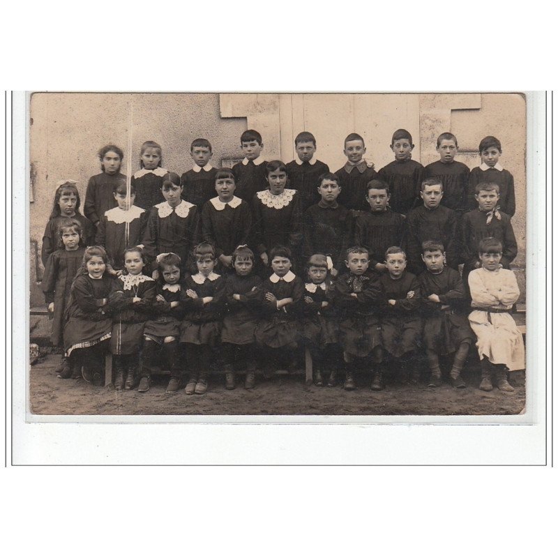 BENON : carte photo d'une classe d'école en 1919 - très bon état