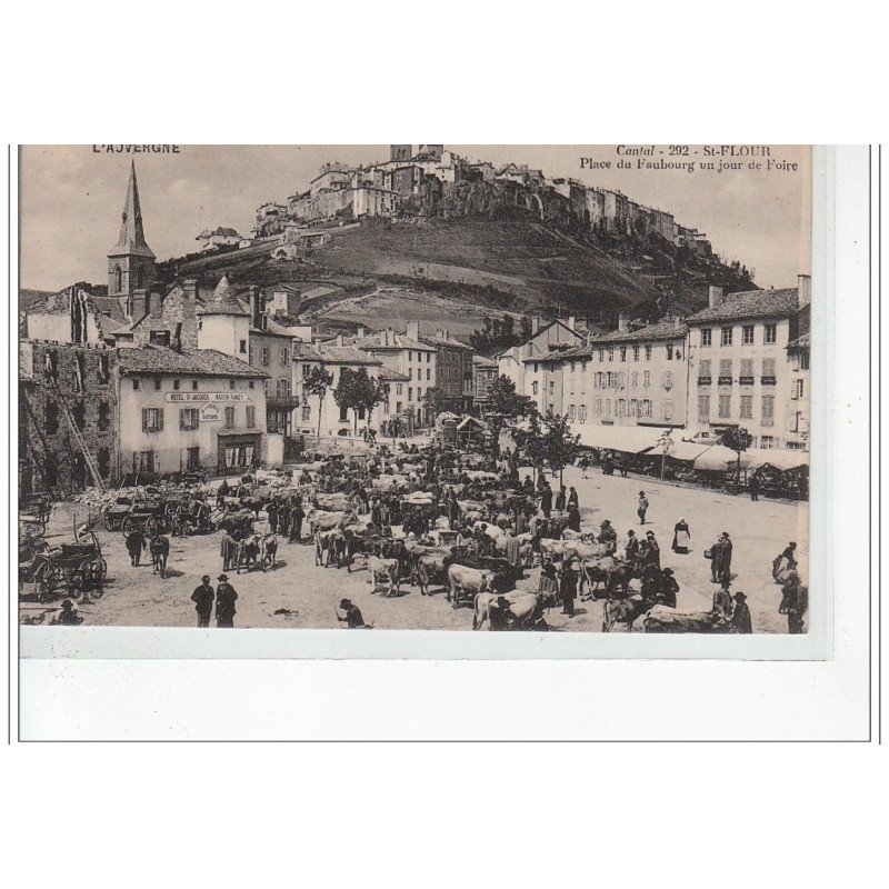 SAINT FLOUR - Place du faubourg un jour de Foire - très bon état