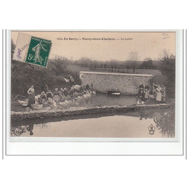 EN BERRY - NEUVY DEUX CLOCHERS - Le lavoir - très bon état