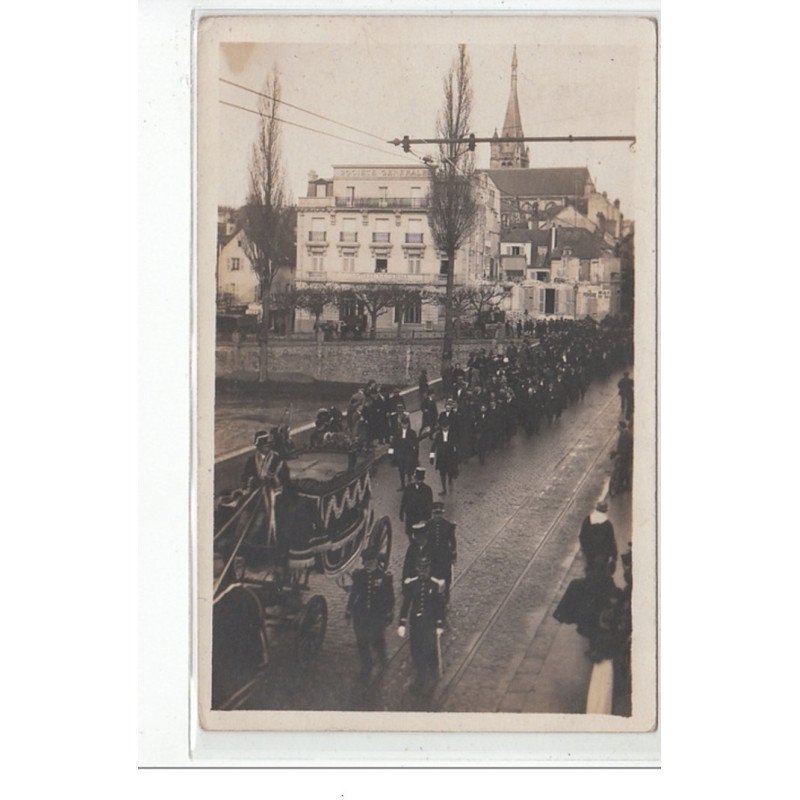 MELUN : carte photo de funérailles (militaires - Société Générale) - très bon état