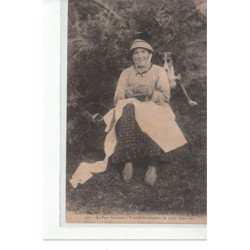TYPES CREUSOIS - Jeune femme cousant - très bon état