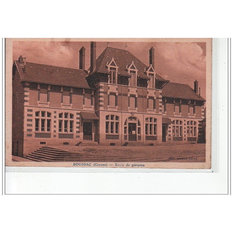 BOUSSAC - Ecole de garçons - très bon état