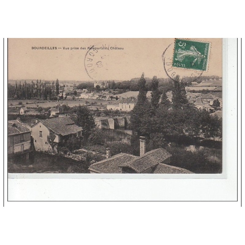 BOURDEILLES - Vue prise des remparts du château - très bon état