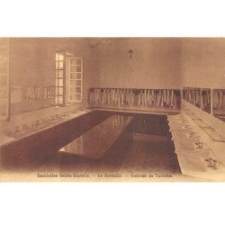 LA ROCHELLE - Institution Sainte Eustelle - Cabinet de Toilette - très bon état