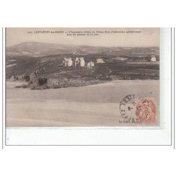 LESTREVET LES BAINS - L'imposante chaine du Menez-Hom s'harmonise avec les falaises de la côte - très bon état