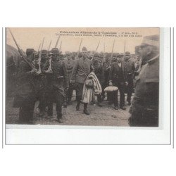 TOULOUSE - Prisonniers allemands - un sous-officier ancien étudiant balafré à la tête du convoi  - très bon état