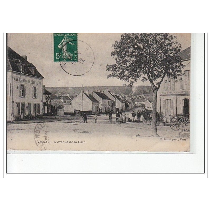 VARZY - L'avenue de la Gare - très bon état VARZY - L'avenue de la Gare - très bon état