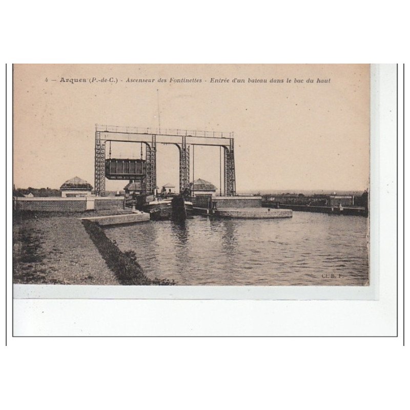 ARQUES - Ascenceur des Fontinettes - entrée d'un bateau dans le bac du haut - très bon état