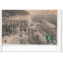 LE PUY DE DOME - L'arrêt du Grand Rocher et la Chaîne des Puys Nord -  très bon état