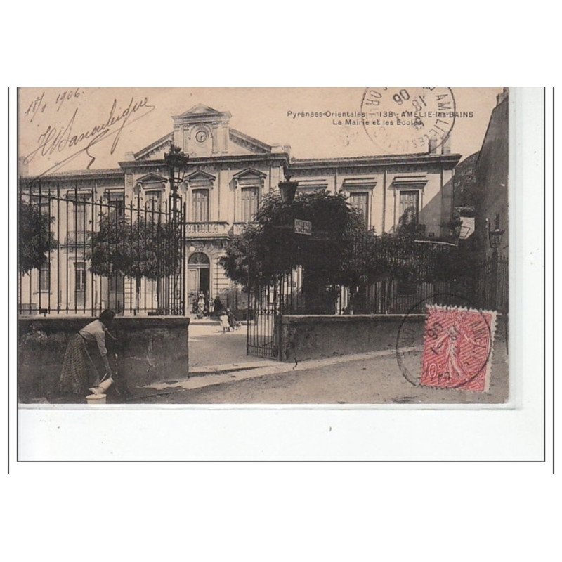 AMELIE LES BAINS - La Mairie et les écoles - très bon état