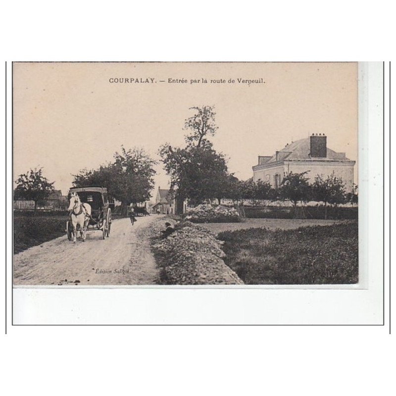 COURPALAY - Entrée par la Route de Verneuil - très bon état