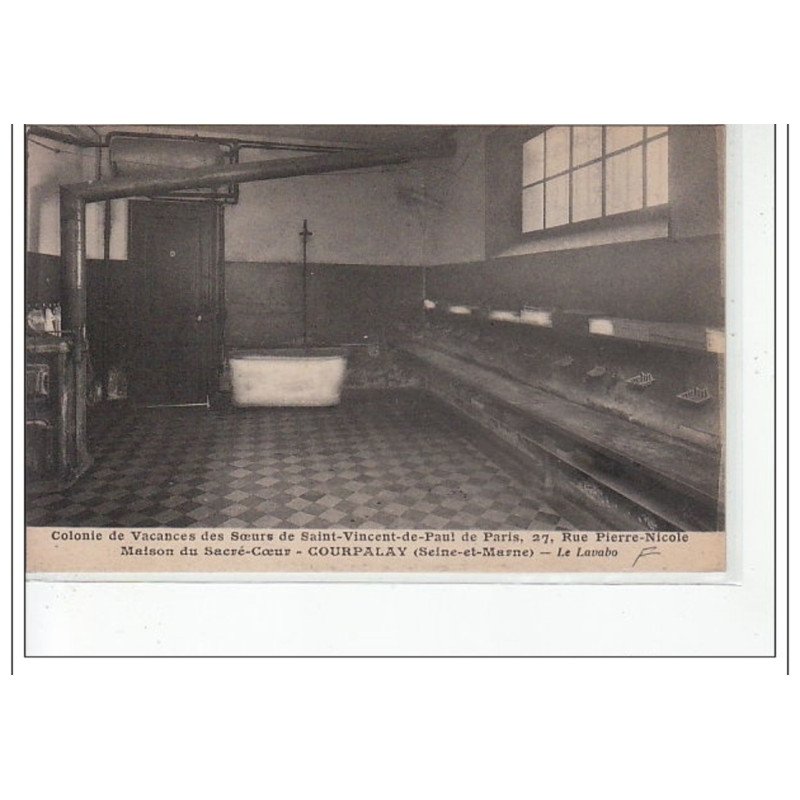 COURPALAY - Maison du Sacré-Coeur, colonie de vacance des Soeurs de St Vincent de Paul - le lavabo - très bon état