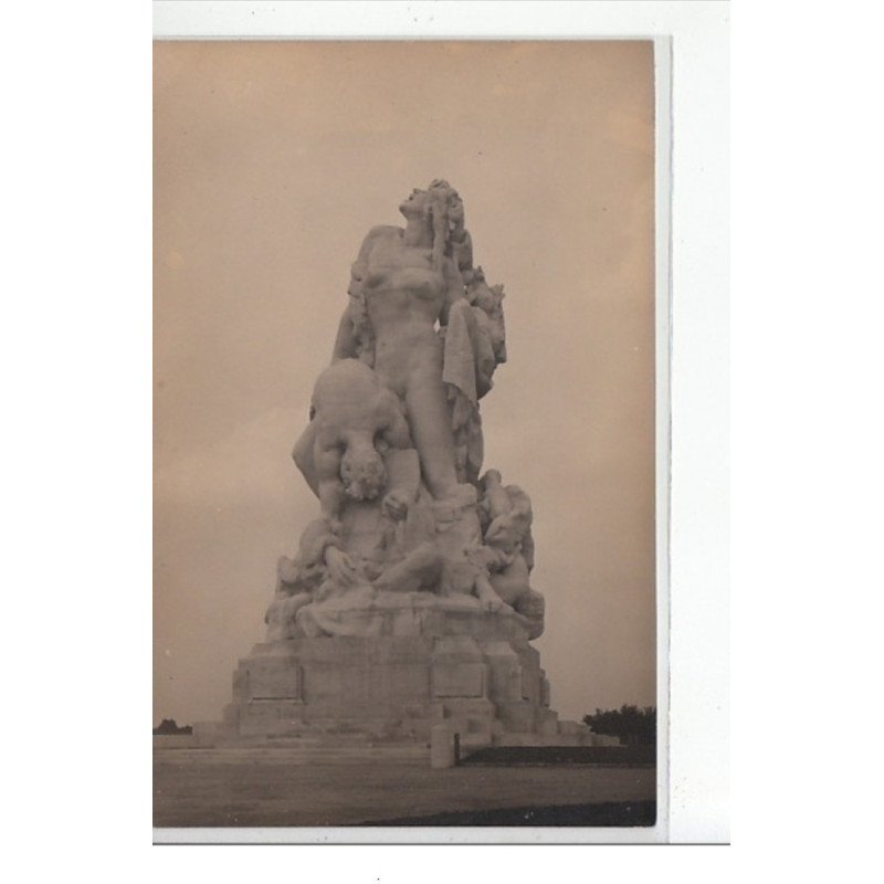 VARREDDES - CARTE PHOTO - Monument de la Marne - très bon état