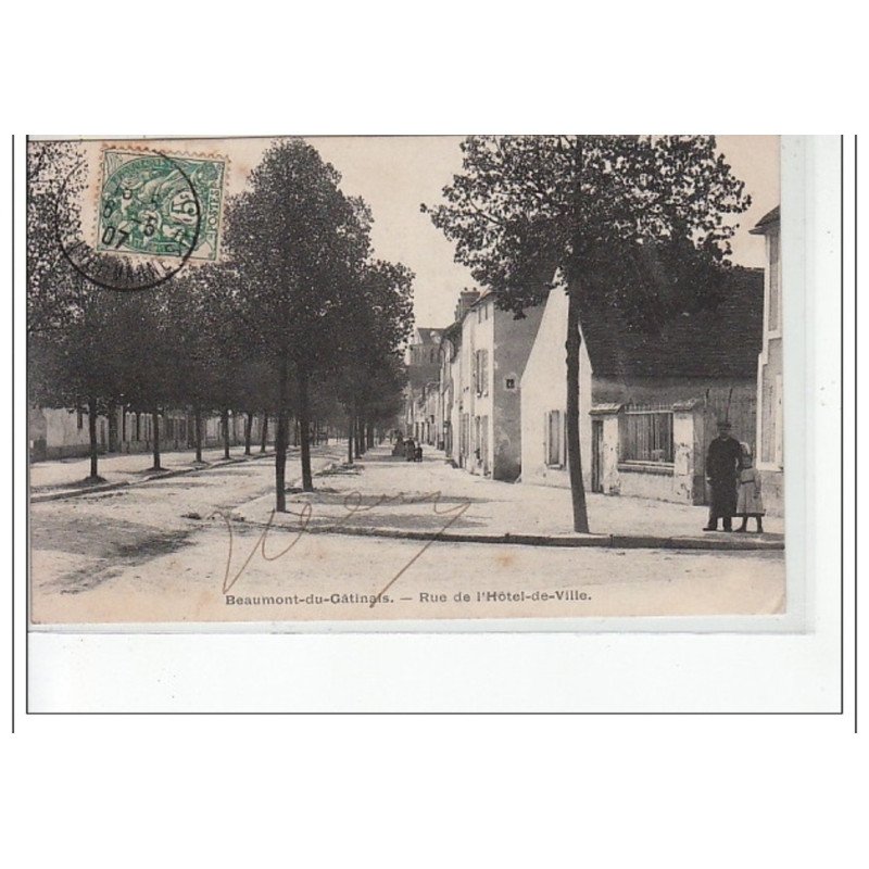 BEAUMONT DU GATINAIS - Rue de l'Hôtel de Ville - très bon état