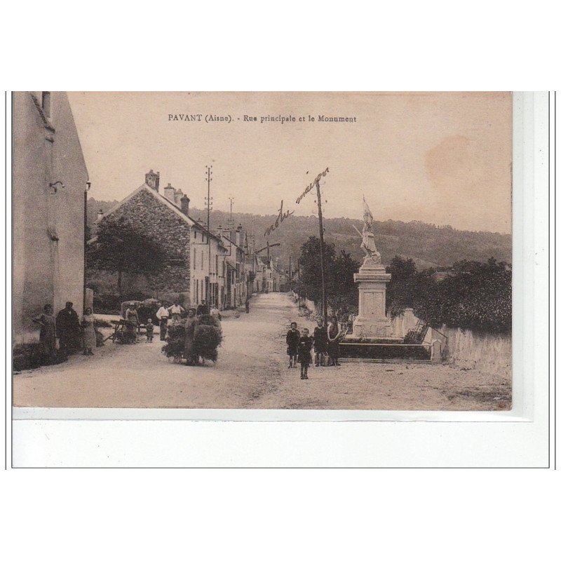 PAVANT - Rue principale et le monument - très bon état PAVANT - Rue principale et le monument - très bon état