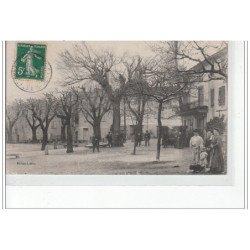 SAINT ETIENNE LES ORGUES - La Place des Ormeaux - très bon état