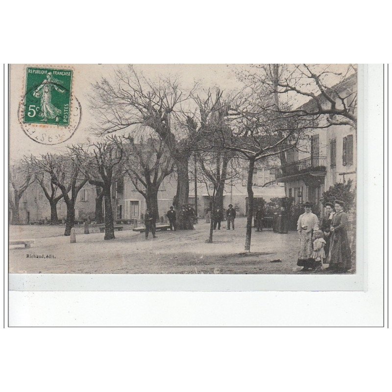 SAINT ETIENNE LES ORGUES - La Place des Ormeaux - très bon état