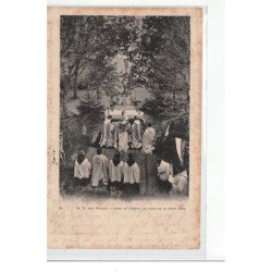 NOTRE-DAME DES NEIGES - Dans le jardin, le jour de la Fête-Dieu - très bon état