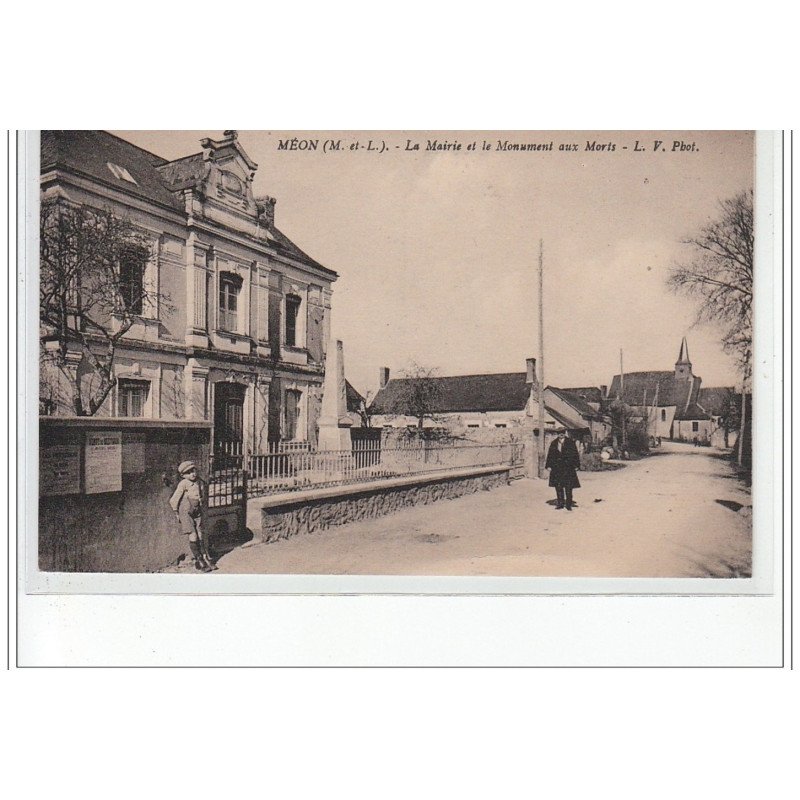 MEON - La mairie et le Monument aux Morts - très bon état