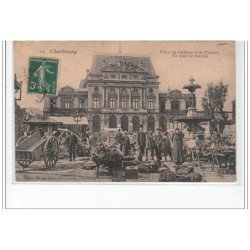 CHERBOURG - Place du Château et le théâtre un jour de marché - très bon état