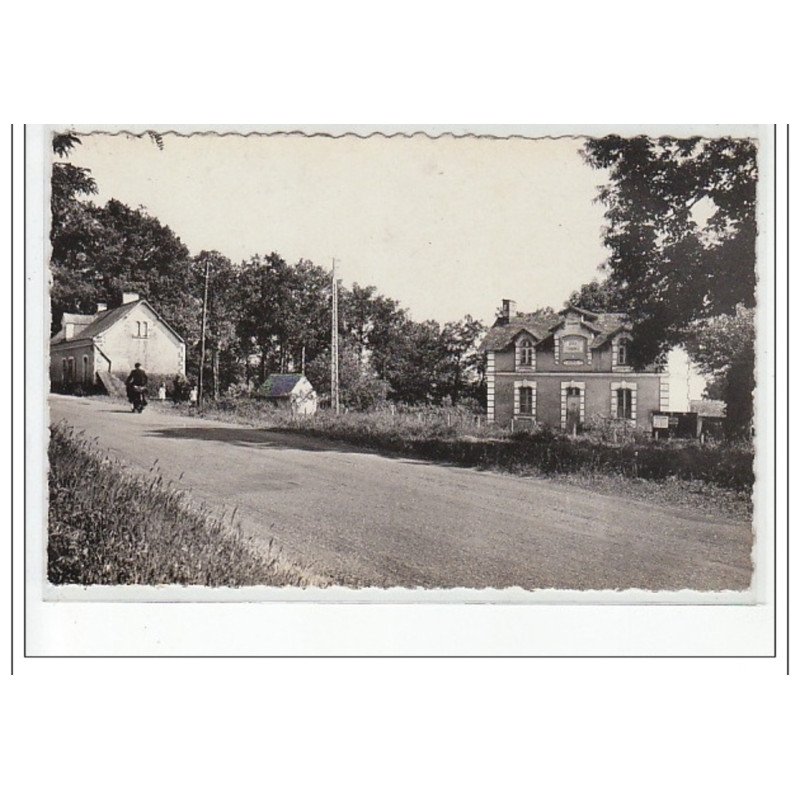 LA LANDE CHASLE - Mairie et école - très bon état