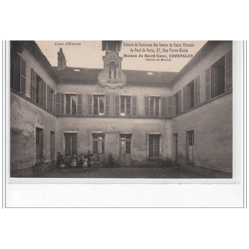 COURPALAY - Maison du sacré-Coeur (colonie de vacances des Soeurs de St V.dePaul) - Cour d'entrée - très bon état