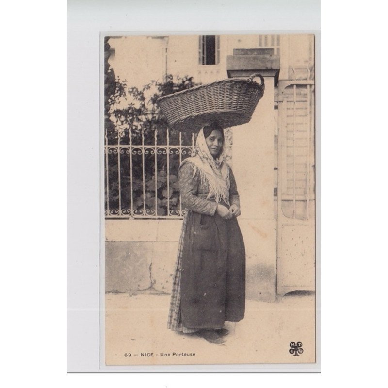 NICE - Une Porteuse - très bon état