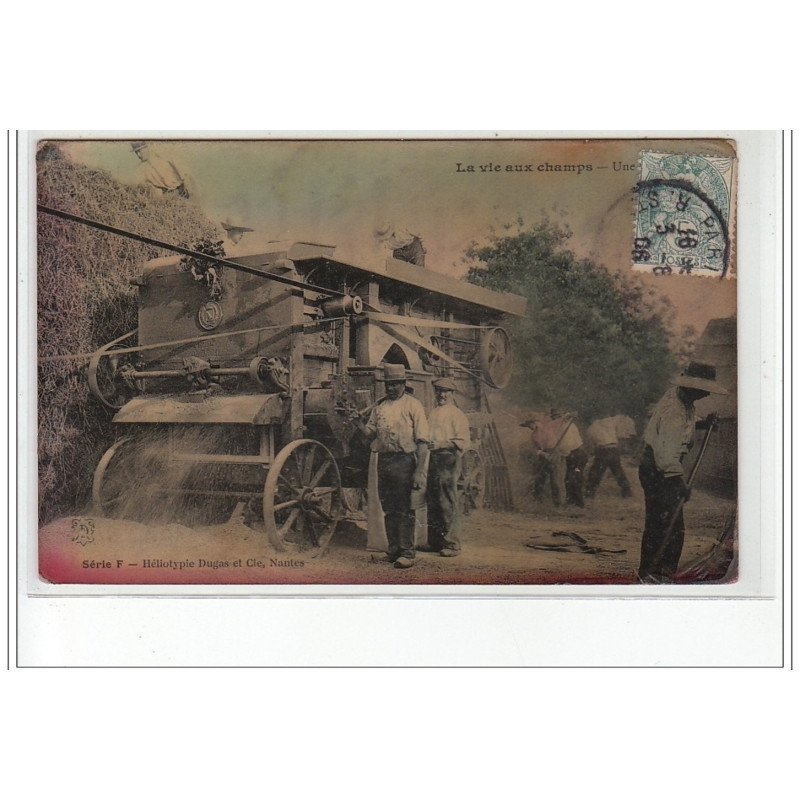 LA VIE AUX CHAMPS - Une batteuse - très bon état