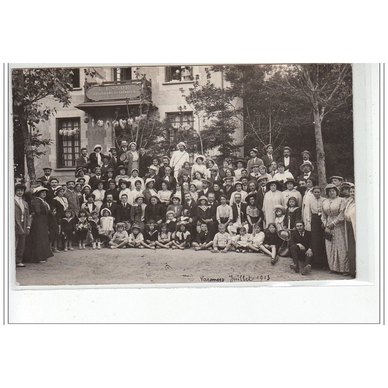 OUISTREHAM : carte photo d'un groupe pendant une excursion à l'Essor (villa)- très bon état