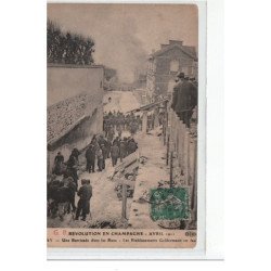AY - Révolution en Champagne Avril 1911 - Une barricade dans les rues, les Ets Geldermann en feu - très bon état