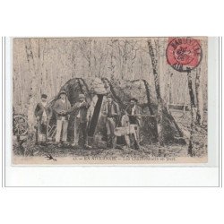 EN NIVERNAIS : les charbonniers en forêt - bon état (un léger pli)